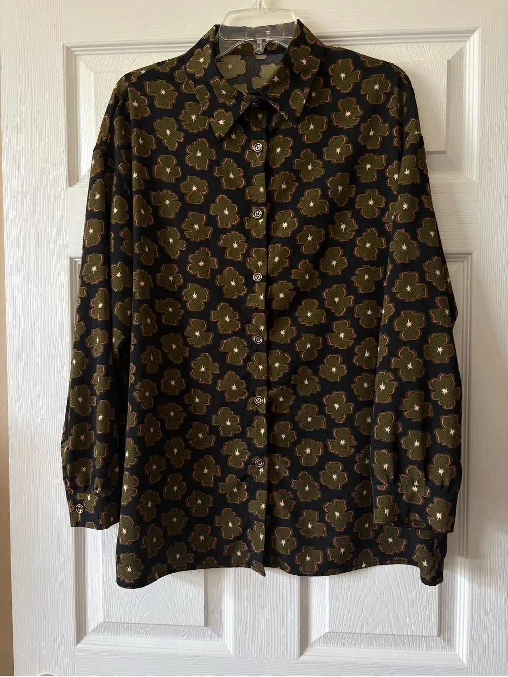 Women’s Floral Button-Down Shirt in Navy and Olive Size Large